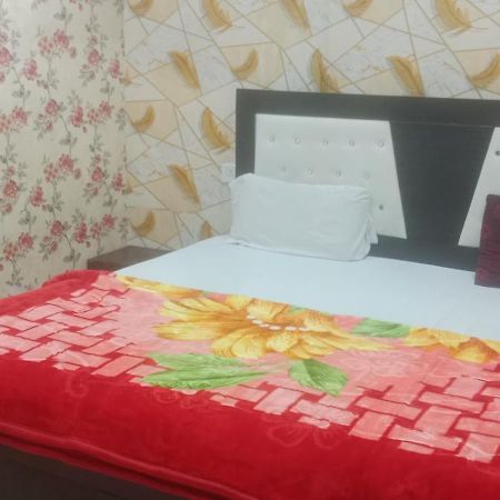 Hotel Raj Rajeswari Dharmshala Ayodhya Zewnętrze zdjęcie