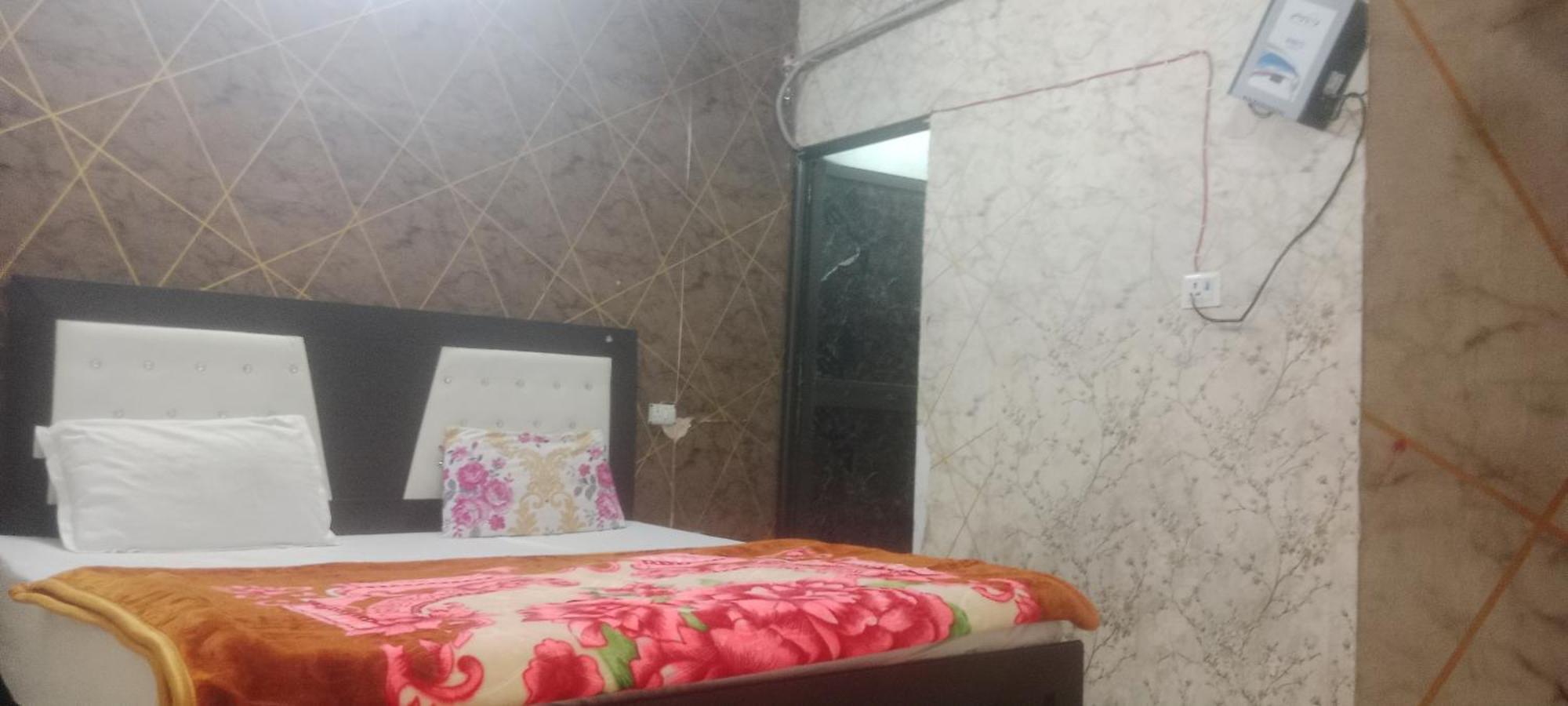 Hotel Raj Rajeswari Dharmshala Ayodhya Zewnętrze zdjęcie