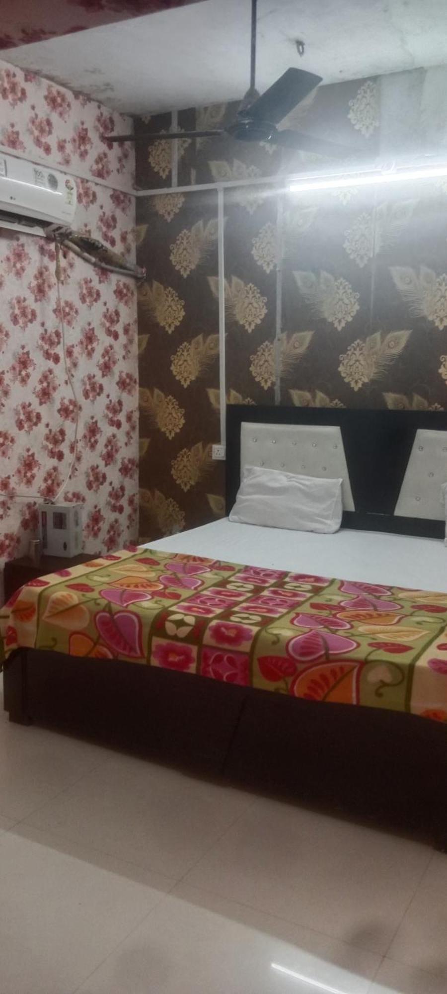 Hotel Raj Rajeswari Dharmshala Ayodhya Zewnętrze zdjęcie