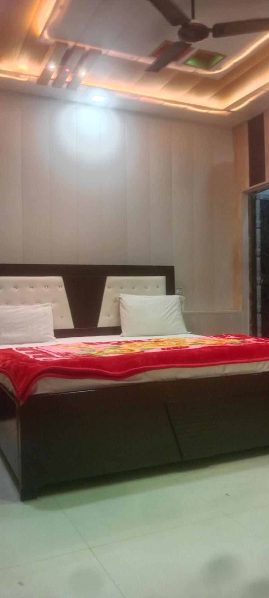 Hotel Raj Rajeswari Dharmshala Ayodhya Zewnętrze zdjęcie